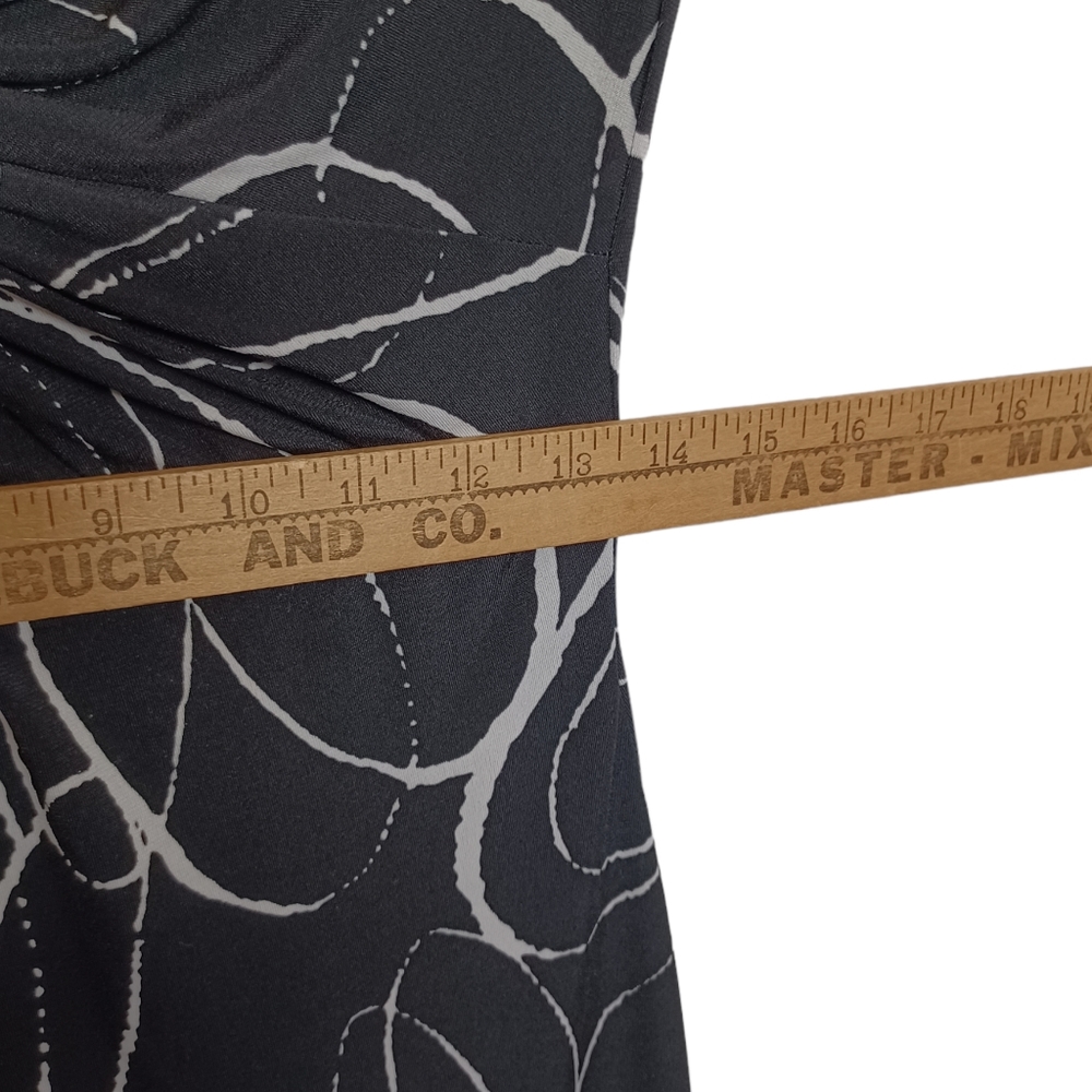 LADY HATHAWAY White Abstract Print Black Stretchy Front Twist Dress 4 (Small) - Picture 7 of 8